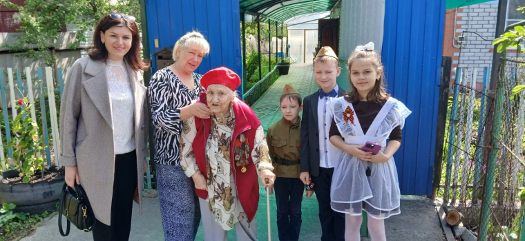Поздравляем ветеранов.
